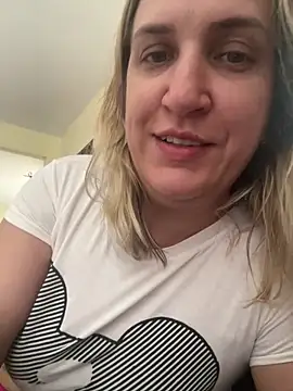 Snapshot of Bia_sexynovaes chatting on 12/20/25, 06:26 Bia sexynovaes online show from 12/20/25, 06:26