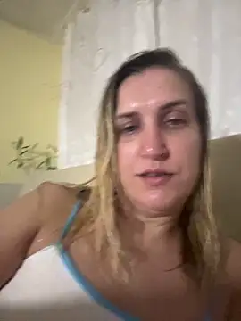 Snapshot of Bia_sexynovaes chatting on 02/01/26, 01:48 Bia sexynovaes online show from 02/01/26, 01:48