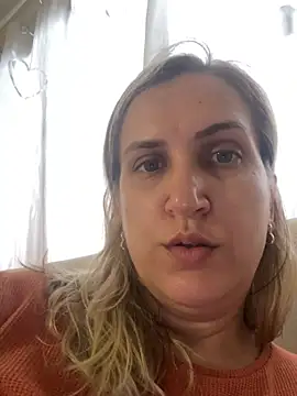 Snapshot of Bia_sexynovaes chatting on 03/18/26, 06:22 Bia sexynovaes online show from 03/18/26, 06:22