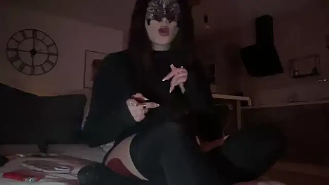 Snapshot of DominaCat75 chatting on 12/18/24, 01:05 DominaCat75 online show from 12/18/24, 01:05