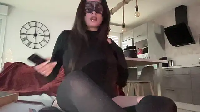 Snapshot of DominaCat75 chatting on 12/19/24, 01:07 DominaCat75 online show from 12/19/24, 01:07