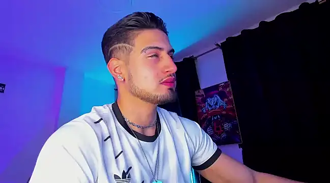 Giomar Reyes online show from 01/07/25, 03:14