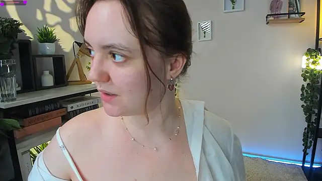 Lella Ryann  online show from 05/17/26, 10:50