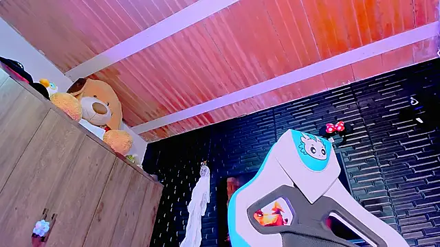 missycanoo online show from 09/18/25, 02:19