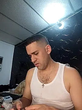 Snapshot of CRISTHIAN_GREY01 chatting on 01/17/26, 05:49 CRISTHIAN GREY01 online show from 01/17/26, 05:49