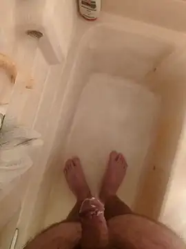 Snapshot of Cuminmyhands90 chatting on 03/18/26, 08:06 Cuminmyhands90 online show from 03/18/26, 08:06