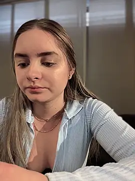 imlindapink online show from 10/15/25, 03:12