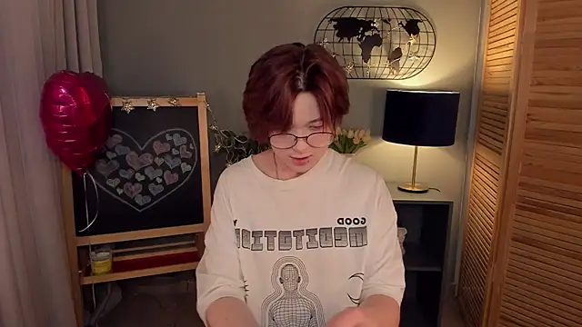 Snapshot of fiamoory chatting on 02/19/25, 04:34 fiamoory online show from 02/19/25, 04:34