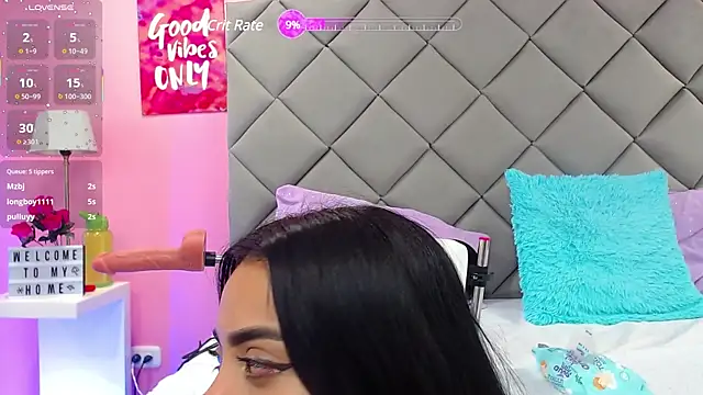 Snapshot of SaraSchmitt chatting on 02/22/25, 01:22 SaraSchmitt online show from 02/22/25, 01:22