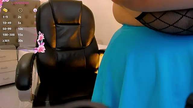 Snapshot of JulietaKane chatting on 02/04/25, 07:29 JulietaKane online show from 02/04/25, 07:29