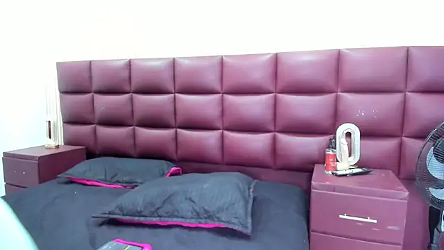 Snapshot of JulietaKane chatting on 11/22/25, 05:28 JulietaKane online show from 11/22/25, 05:28