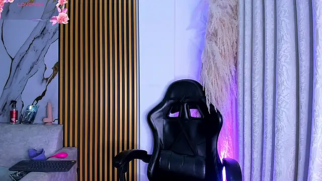 Snapshot of JulietaKane chatting on 11/25/25, 05:40 JulietaKane online show from 11/25/25, 05:40