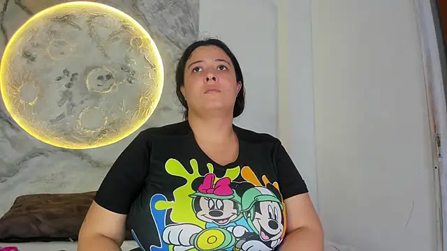 Snapshot of JulietaKane chatting on 12/23/25, 05:05 JulietaKane online show from 12/23/25, 05:05