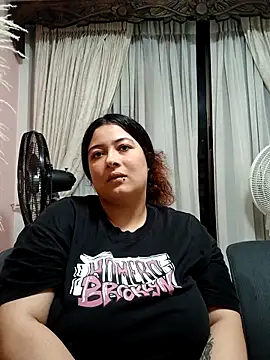 Snapshot of JulietaKane chatting on 02/05/26, 05:01 JulietaKane online show from 02/05/26, 05:01