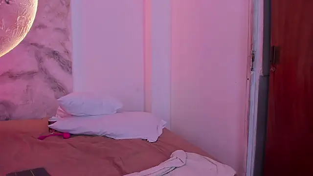 Snapshot of JulietaKane chatting on 02/15/26, 07:51 JulietaKane online show from 02/15/26, 07:51