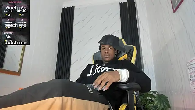 Snapshot of TOWERS21_ chatting on 01/03/25, 08:32 TOWERS21 online show from 01/03/25, 08:32