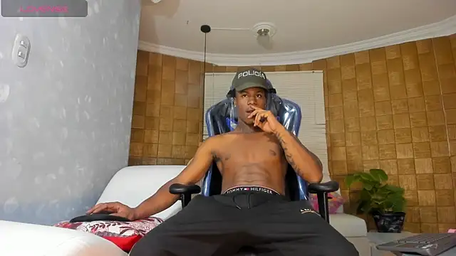 Snapshot of TOWERS21_ chatting on 01/17/25, 08:22 TOWERS21 online show from 01/17/25, 08:22