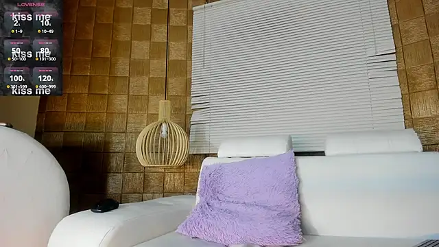 Snapshot of TOWERS21_ chatting on 01/21/25, 08:43 TOWERS21 online show from 01/21/25, 08:43