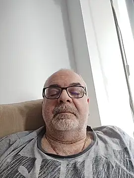 Snapshot of Satiro_Sevilla chatting on 02/19/26, 05:31 Satiro Sevilla online show from 02/19/26, 05:31