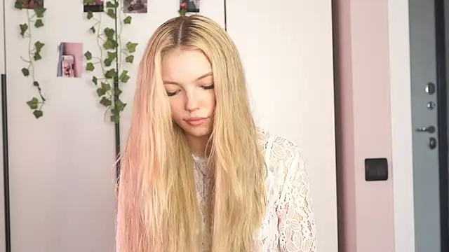 norakisses online show from 05/13/26, 07:28