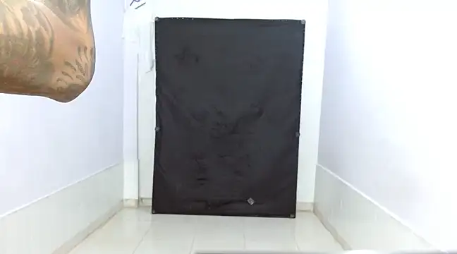 Snapshot of latino_hotxxx chatting on 01/26/25, 04:30 latino hotxxx online show from 01/26/25, 04:30