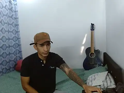 Snapshot of latino_hotxxx chatting on 11/12/25, 02:17 latino hotxxx online show from 11/12/25, 02:17