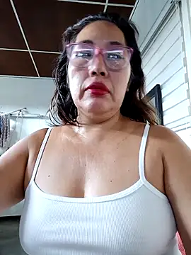Snapshot of anniecoopeer chatting on 02/12/25, 03:49 anniecoopeer online show from 02/12/25, 03:49