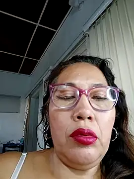 Snapshot of anniecoopeer chatting on 02/25/25, 12:24 anniecoopeer online show from 02/25/25, 12:24