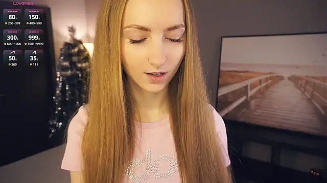 EsmaCarll online show from 12/21/25, 08:27