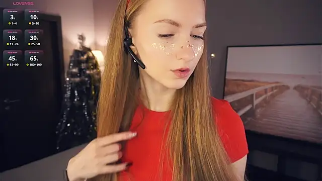 EsmaCarll online show from 12/22/25, 08:17