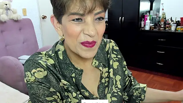 Snapshot of Angelina_Stone_65 chatting on 10/18/25, 12:35 Angelina Stone 65 online show from 10/18/25, 12:35
