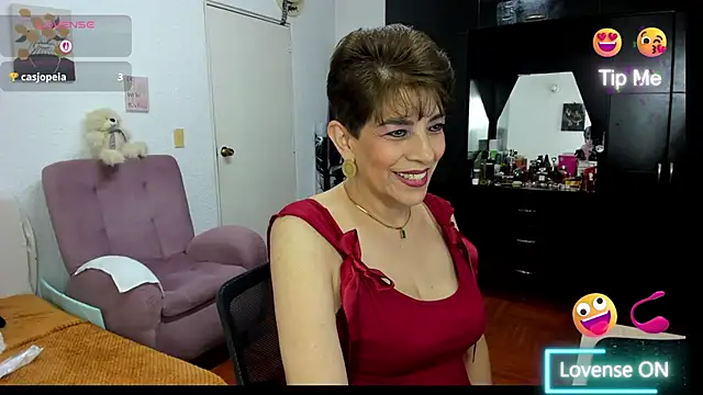 Snapshot of Angelina_Stone_65 chatting on 11/14/25, 10:29 Angelina Stone 65 online show from 11/14/25, 10:29