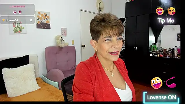 Snapshot of Angelina_Stone_65 chatting on 11/18/25, 08:13 Angelina Stone 65 online show from 11/18/25, 08:13
