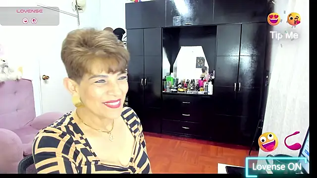 Snapshot of Angelina_Stone_65 chatting on 11/24/25, 11:04 Angelina Stone 65 online show from 11/24/25, 11:04