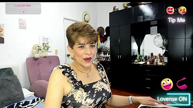 Snapshot of Angelina_Stone_65 chatting on 01/14/26, 10:14 Angelina Stone 65 online show from 01/14/26, 10:14