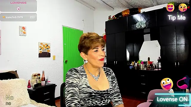 Snapshot of Angelina_Stone_65 chatting on 03/11/26, 01:00 Angelina Stone 65 online show from 03/11/26, 01:00