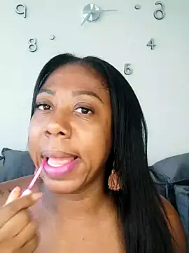 Snapshot of IsabellaaSmith chatting on 02/05/25, 12:17 IsabellaaSmith online show from 02/05/25, 12:17