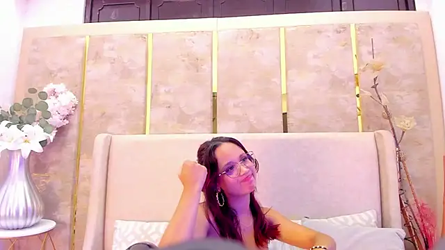 MelanieRoah online show from 03/22/25, 10:48