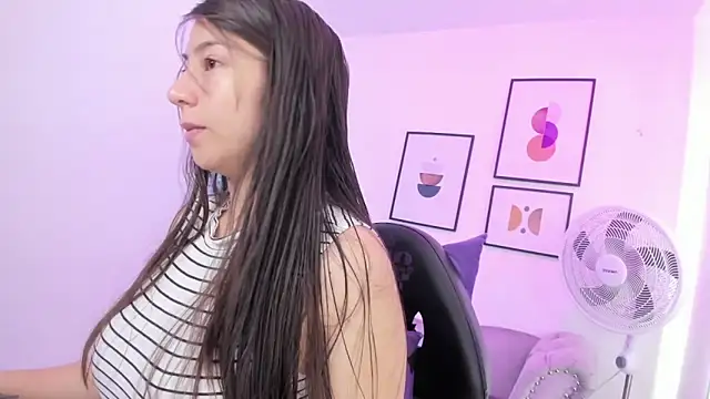 Ema louis  online show from 01/16/25, 12:31