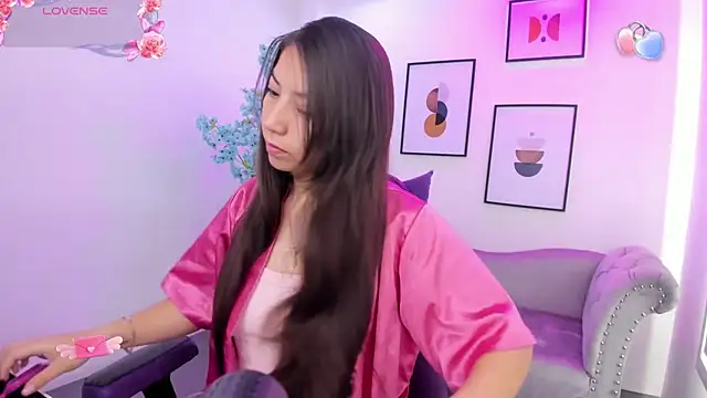 Ema louis  online show from 02/20/25, 12:36