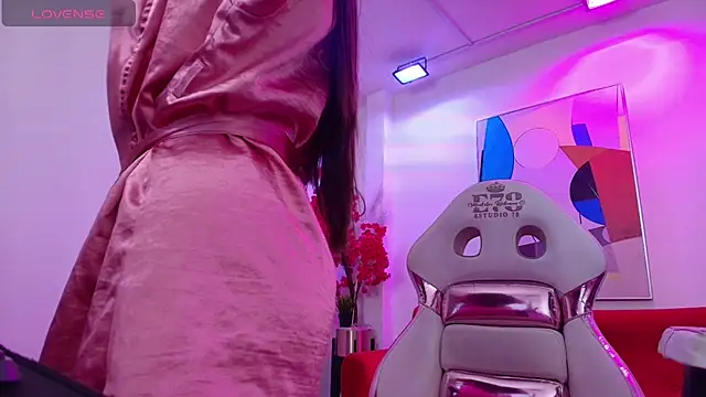 Ema louis  online show from 10/19/25, 12:39