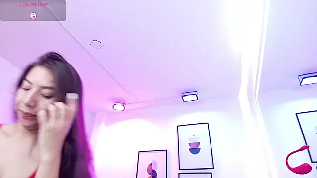 Snapshot of Ema_louis_ chatting on 07/03/26, 07:42 Ema louis online show from 07/03/26, 07:42