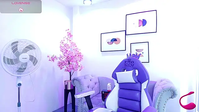 Snapshot of Ema_louis_ chatting on 07/30/26, 07:57 Ema louis online show from 07/30/26, 07:57