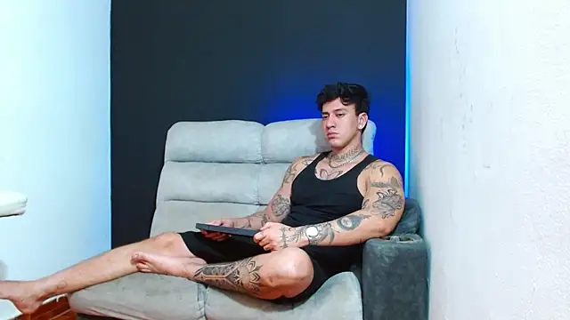 JUSTIN FULLER1 online show from 06/12/26, 04:33