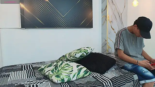 JordanAndAndrew online show from 11/08/25, 08:18