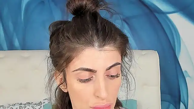 SkinnyDolly online show from 10/11/25, 02:00