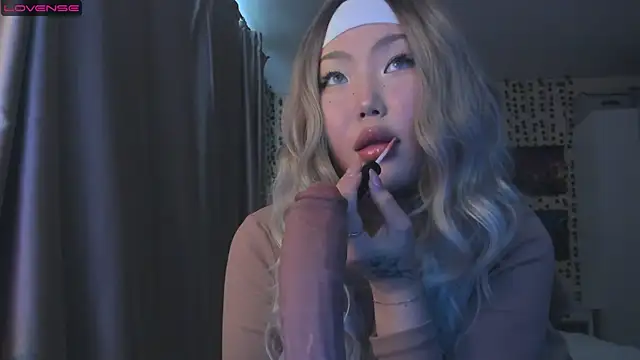 Snapshot of uko_sa chatting on 03/22/25, 01:30 uko sa online show from 03/22/25, 01:30