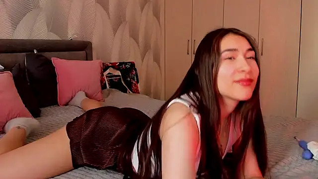 Snapshot of Bambiii_bby chatting on 02/06/26, 02:49 Bambiii bby online show from 02/06/26, 02:49