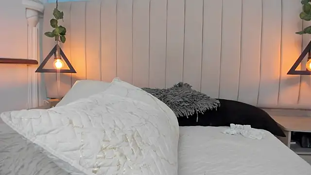 JulianaWaldo online show from 02/01/25, 04:44