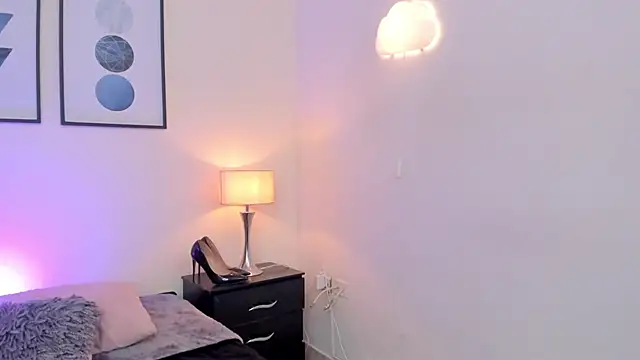 JulianaWaldo online show from 11/28/25, 03:25